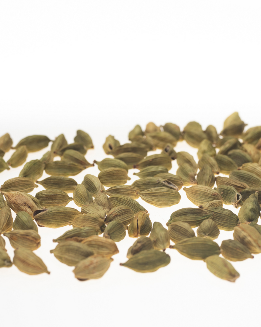Cardamom: Heals acne, clears out blemishes